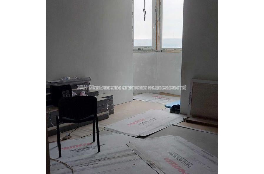 Продам квартиру, Науки просп. , 3 кім., 97 м², частичный ремонт 