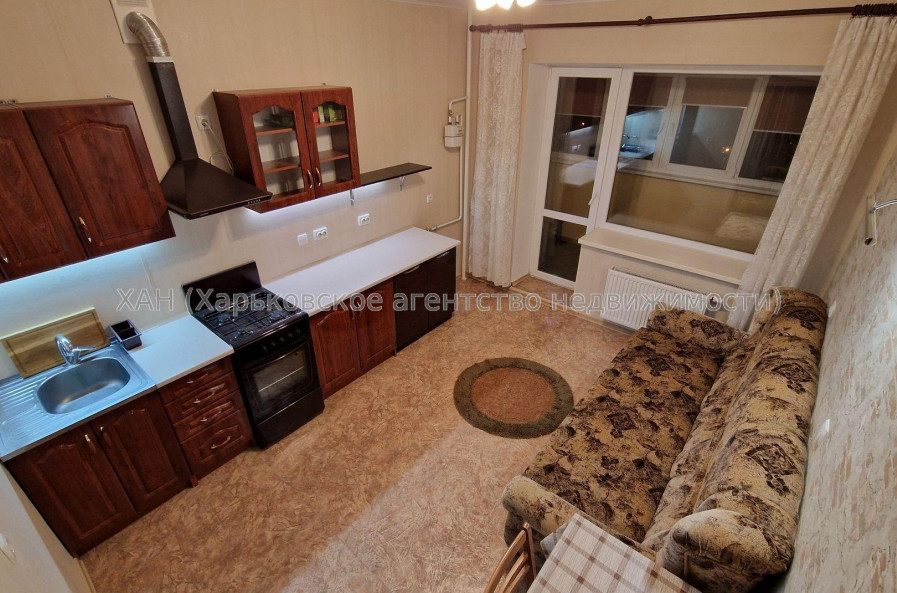 Продам квартиру, Салтовское шоссе , 1 кім., 54 м², косметический ремонт 