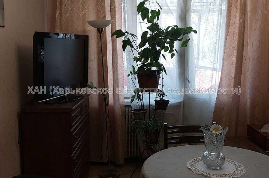 Продам квартиру, Единства ул. , 3  ком., 63 м², косметический ремонт 