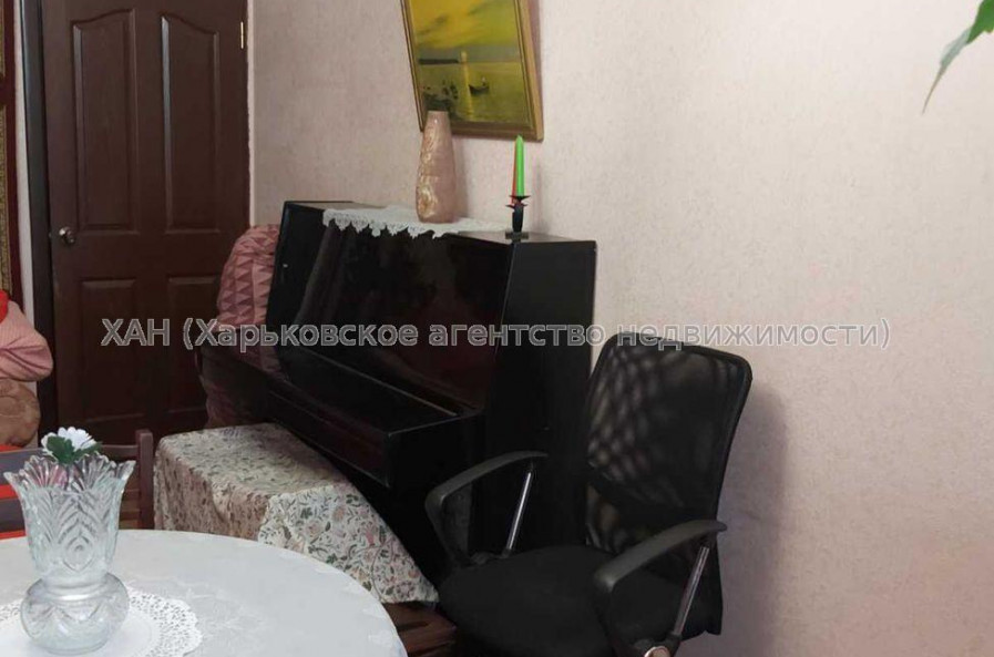 Продам квартиру, Единства ул. , 3  ком., 63 м², косметический ремонт 