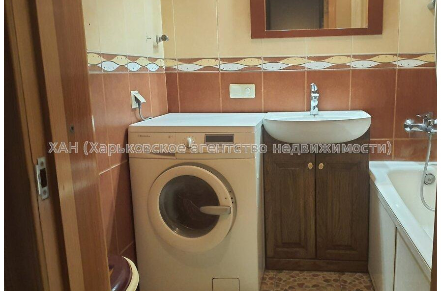 Продам квартиру, Клочковская ул. , 1  ком., 38.80 м², капитальный ремонт 