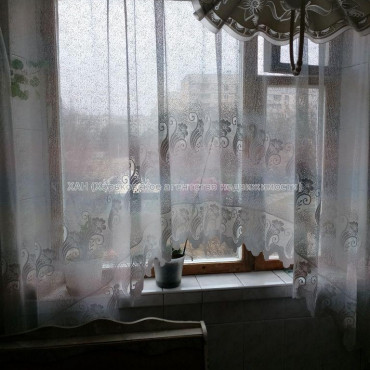 Продам квартиру, Каденюка ул. , 3  ком., 65.70 м², косметический ремонт 