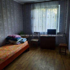 Продам квартиру, 92-й бригады ул. , 2  ком., 55 м², советский ремонт