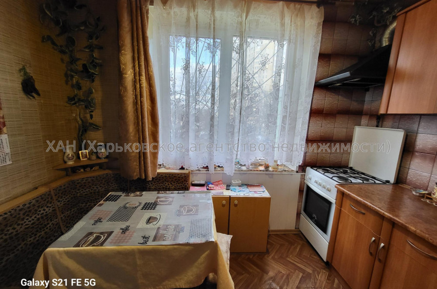 Продам квартиру, Юбилейный просп. , 3 кім., 64 м², косметический ремонт 