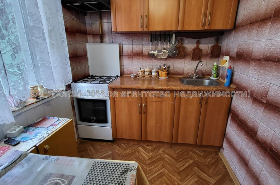 Продам квартиру, Юбилейный просп. , 3 кім., 64 м², косметический ремонт 