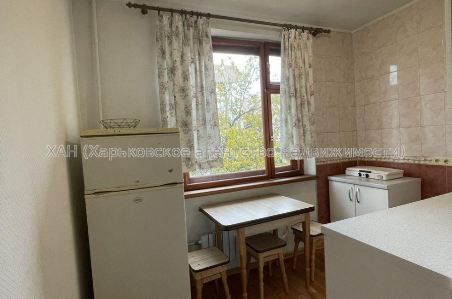 Продам квартиру, Победы просп. , 1  ком., 33 м², советский ремонт 