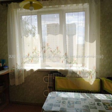 Продам квартиру, Соборности Украины ул. , 1 кім., 38 м², косметический ремонт 