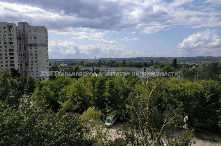 Продам квартиру, Соборности Украины ул. , 1  ком., 38 м², советский ремонт 
