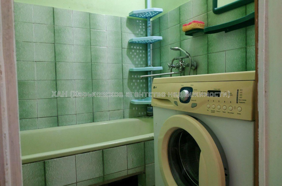Продам квартиру, Соборности Украины ул. , 1  ком., 38 м², советский ремонт 