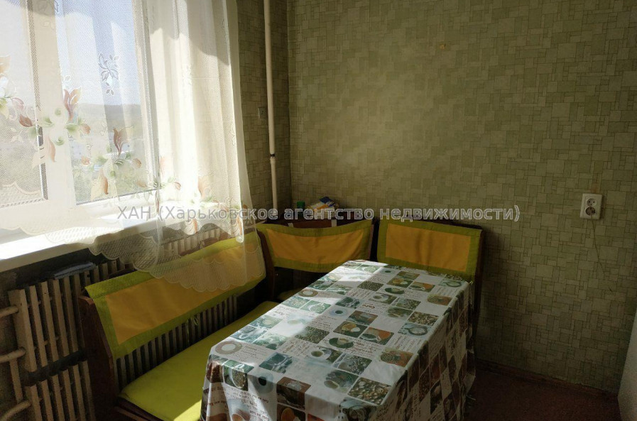 Продам квартиру, Соборности Украины ул. , 1  ком., 38 м², советский ремонт 