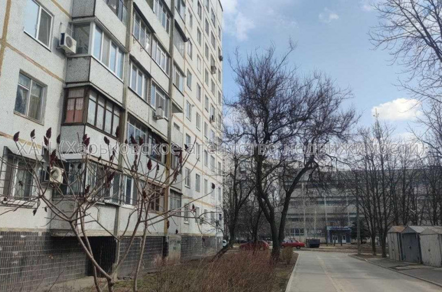 Продам квартиру, Людвига Свободы просп. , д. 35 , 4 кім., 70.80 м², советский ремонт 