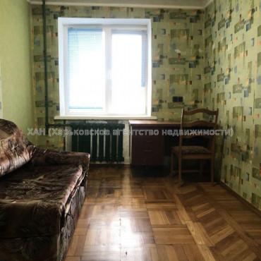 Продам квартиру, Фесенковская ул. , 3 кім., 60 м², косметический ремонт 
