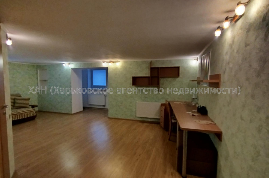 Продам квартиру, Непокоренных ул. , 4 кім., 166.70 м², капитальный ремонт 