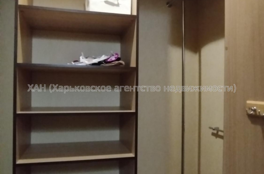 Продам квартиру, Непокоренных ул. , 4 кім., 166.70 м², капитальный ремонт 