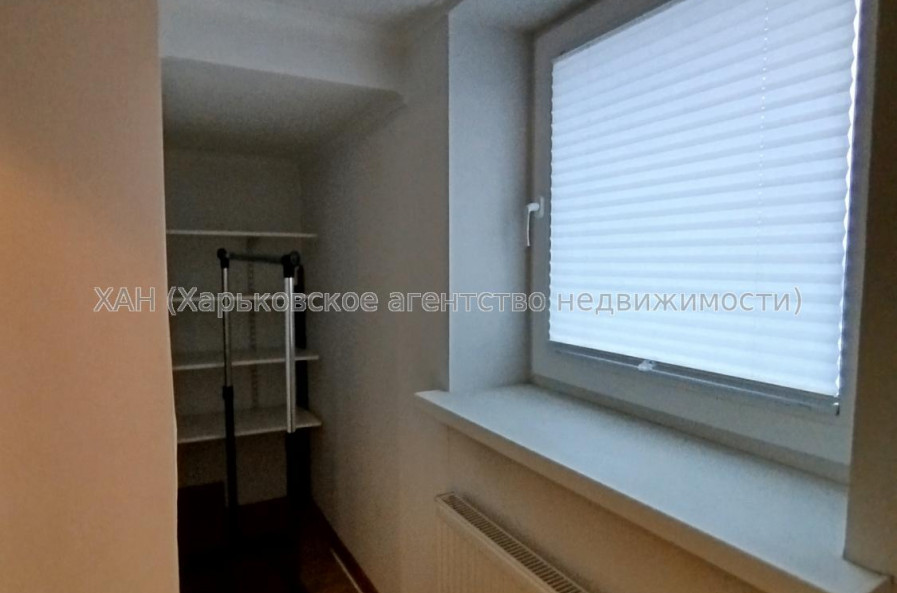 Продам квартиру, Непокоренных ул. , 4 кім., 166.70 м², капитальный ремонт 