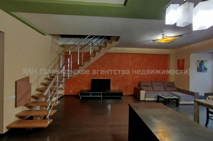 Продам квартиру, Непокоренных ул. , 4 кім., 166.70 м², капитальный ремонт 