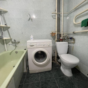 Продам квартиру, Соборности Украины ул. , 1 кім., 32 м², косметический ремонт 