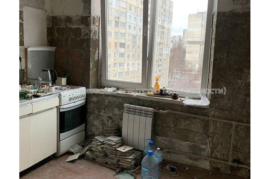 Продам квартиру, Единства ул. , 3  ком., 67 м², без ремонта 