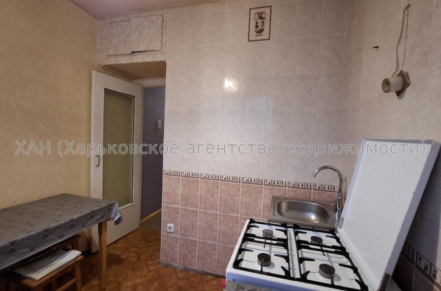 Продам квартиру, Академика Павлова ул. , д. 146 , 3 кім., 67 м², частичный ремонт 