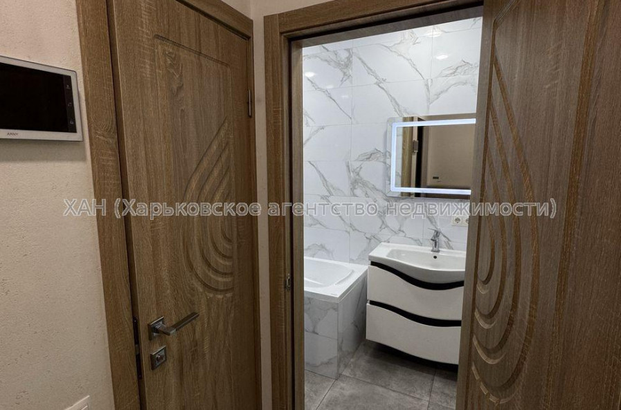 Продам квартиру, Борзенко Сергея ул. , 3 кім., 67 м², евроремонт 