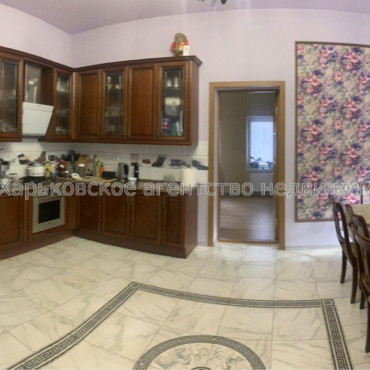Продам будинок, Осетинская ул. , 220 м², 6 соток, капитальный ремонт 