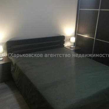 Сдам квартиру, Гвардейцев Широнинцев ул. , 72 , 2  ком., 48 м², авторский дизайн 