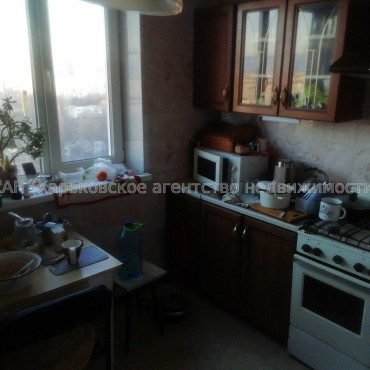 Продам квартиру, Амосова ул. , 2 кім., 51.60 м², частичный ремонт 