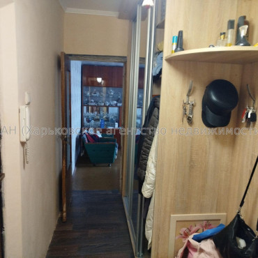 Продам квартиру, Амосова ул. , 2 кім., 51.60 м², частичный ремонт 