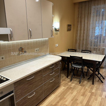 Продам квартиру, Победы просп. , 3 кім., 108 м², авторский дизайн 