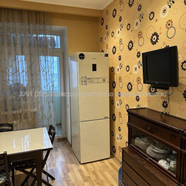 Продам квартиру, Победы просп. , 3 кім., 108 м², авторский дизайн 