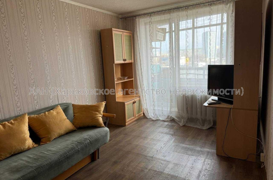 Продам квартиру, Непокоренных ул. , 1 кім., 33 м², советский ремонт 