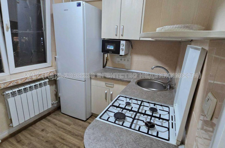 Продам квартиру, Киргизская ул. , 1 кім., 28.70 м², капитальный ремонт 