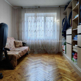 Продам квартиру, Гвардейцев Широнинцев ул. , 4 кім., 91 м², косметический ремонт