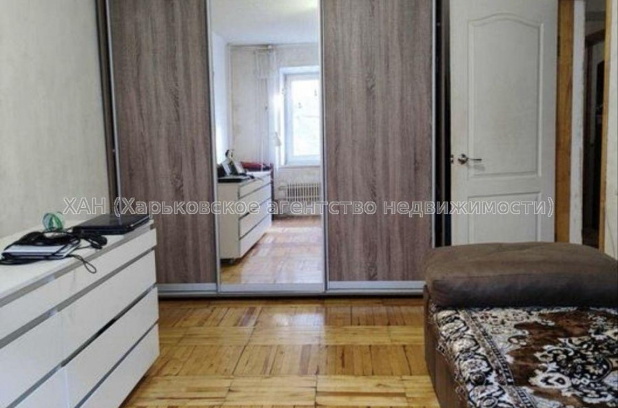 Продам квартиру, Гвардейцев Широнинцев ул. , 4  ком., 91 м², косметический ремонт 