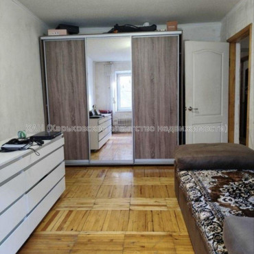 Продам квартиру, Гвардейцев Широнинцев ул. , 4  ком., 91 м², косметический ремонт 