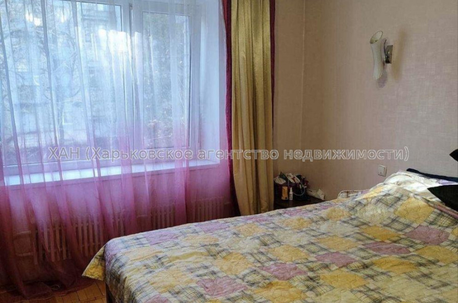 Продам квартиру, Гвардейцев Широнинцев ул. , 4  ком., 91 м², косметический ремонт 