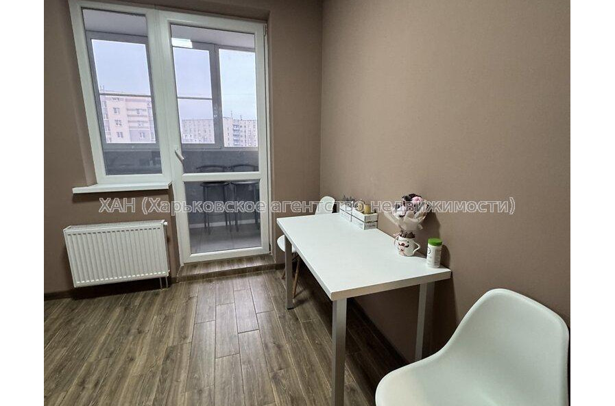 Продам квартиру, Ньютона ул. , 1  ком., 35.10 м², капитальный ремонт 