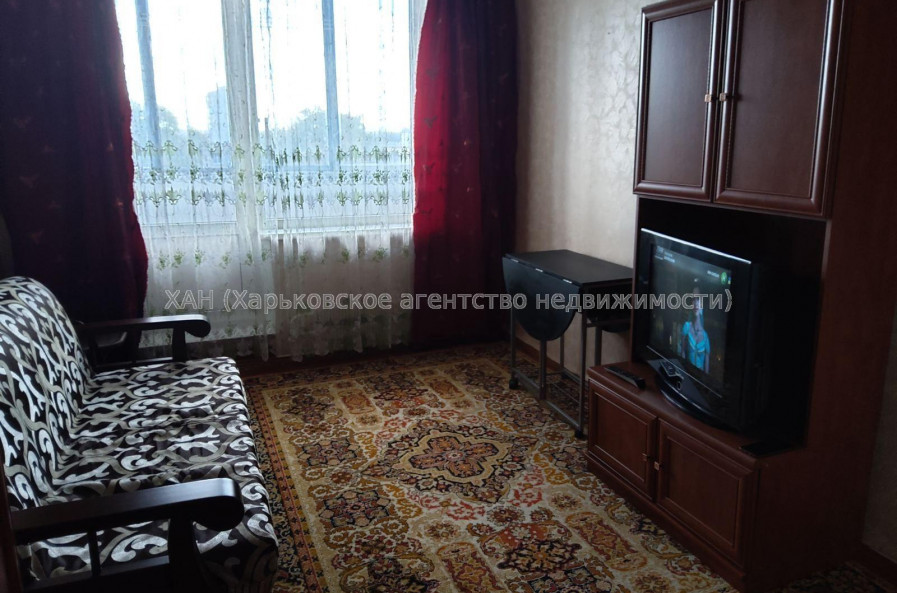 Продам квартиру, Гвардейцев Широнинцев ул. , 2  ком., 42 м², косметический ремонт 