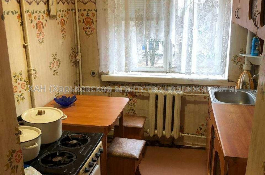 Продам квартиру, Михаила Комарова ул. , 3 кім., 68 м², советский ремонт 