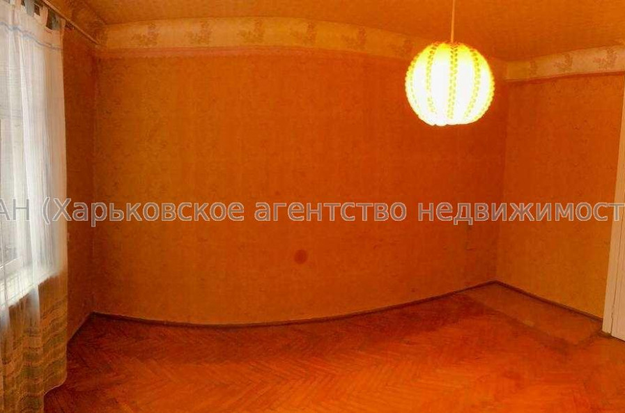 Продам квартиру, Михаила Комарова ул. , 3 кім., 68 м², советский ремонт 