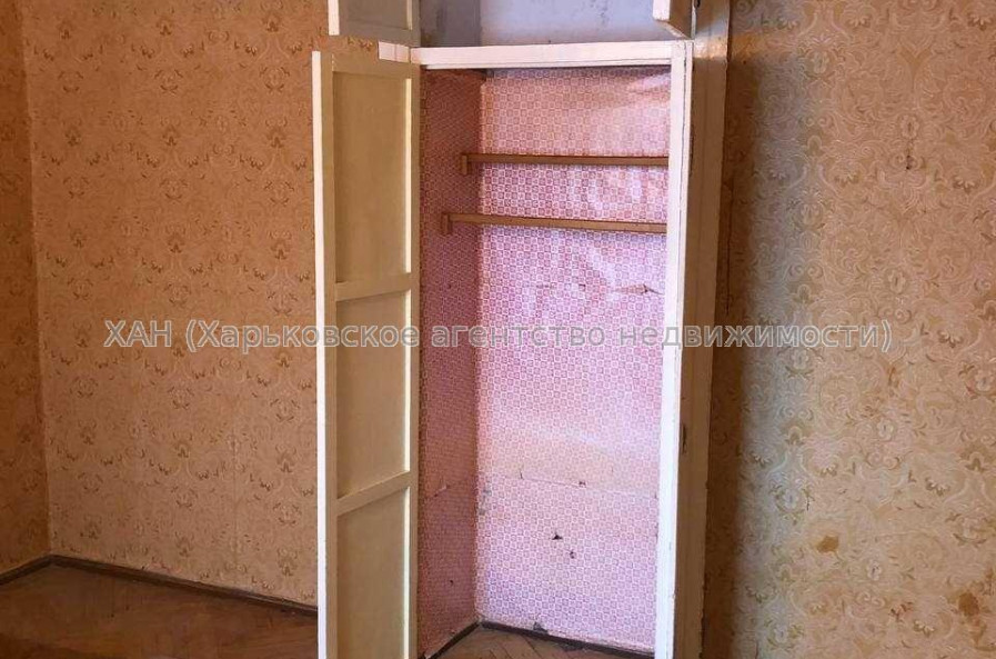 Продам квартиру, Михаила Комарова ул. , 3 кім., 68 м², советский ремонт 