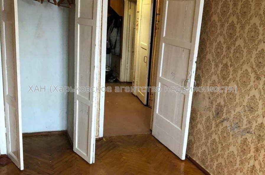 Продам квартиру, Михаила Комарова ул. , 3 кім., 68 м², советский ремонт 