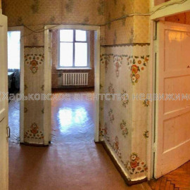 Продам квартиру, Михаила Комарова ул. , 3  ком., 68 м², советский ремонт