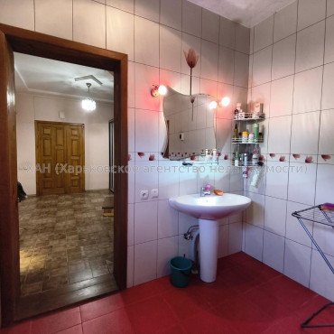 Продам будинок, Ново-Веринская ул. , 160 м², 10 соток, капитальный ремонт 