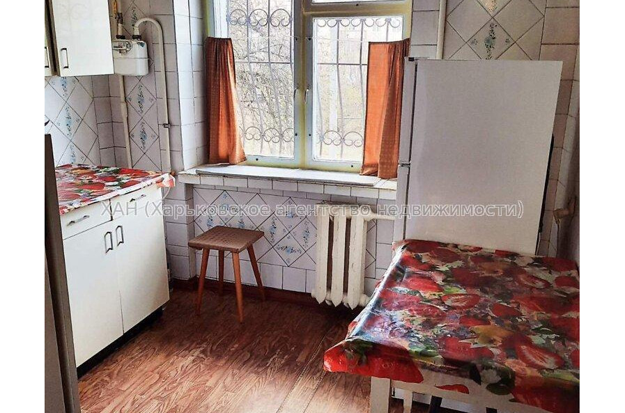 Продам квартиру, Ньютона ул. , 1 кім., 29 м², советский ремонт 