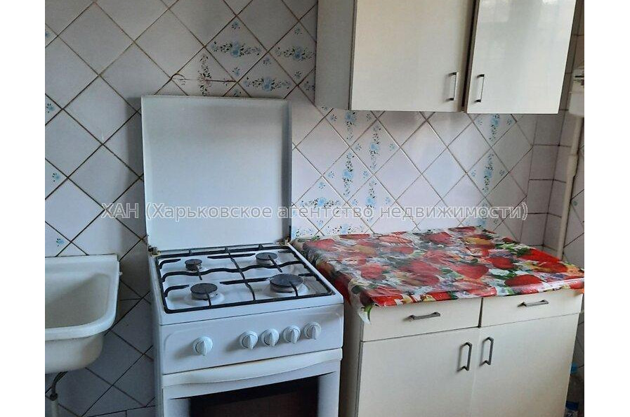 Продам квартиру, Ньютона ул. , 1 кім., 29 м², советский ремонт 