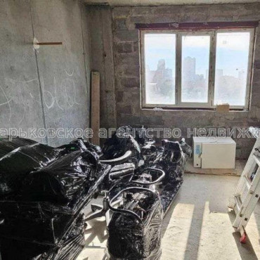 Продам квартиру, Клочковская ул. , 3  ком., 85 м², без внутренних работ 
