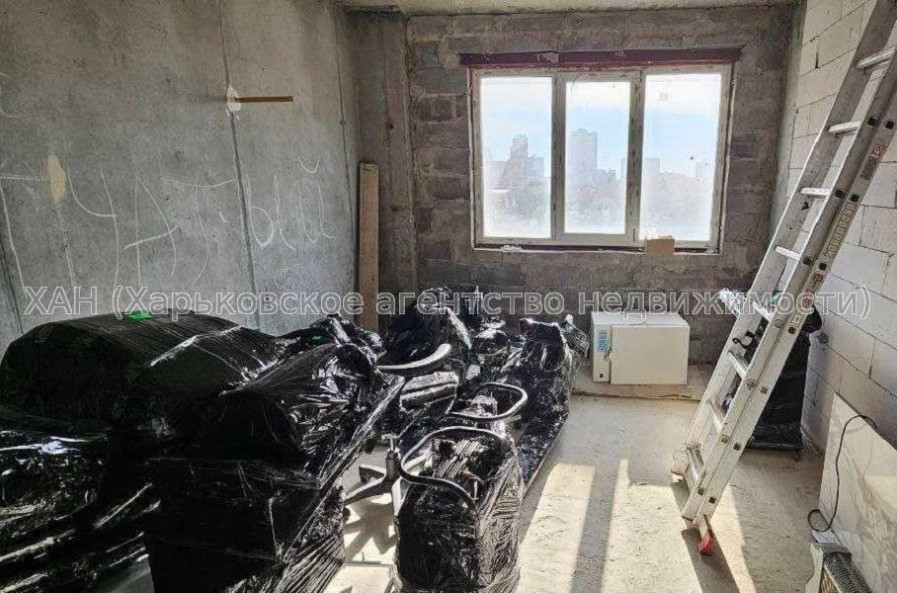 Продам квартиру, Клочковская ул. , 3  ком., 85 м², без внутренних работ 