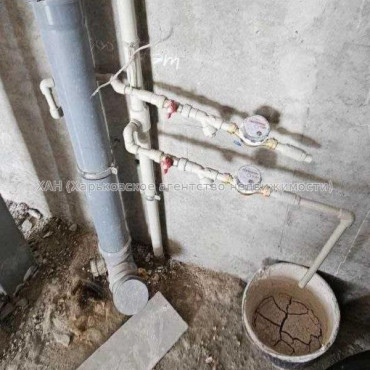 Продам квартиру, Клочковская ул. , 3  ком., 85 м², без внутренних работ 