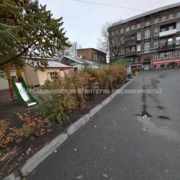 Продам квартиру, Чеботарская ул. , 46 , 1 кім., 30 м², советский ремонт 